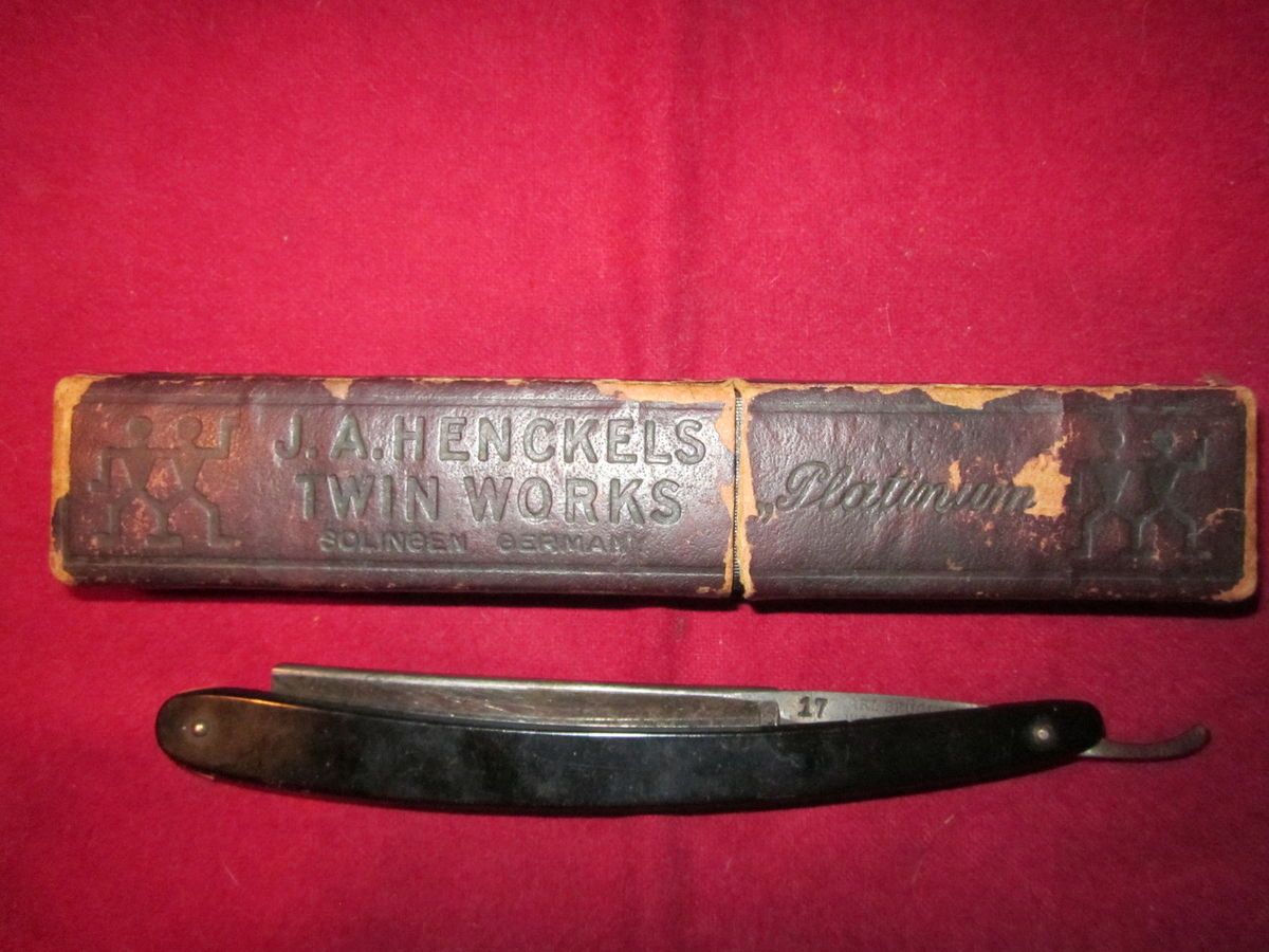 COLLECTIBLE ANTIQUE RAZOR KARL BRUCKMANN & J A HENCKELS CASE SOLINGEN 