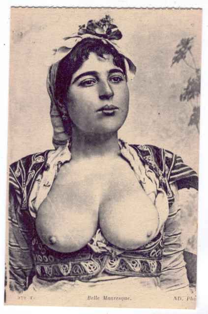 AFRICA TOPLESS BUXOM MAURESQUE BEAUTY POSTCARD