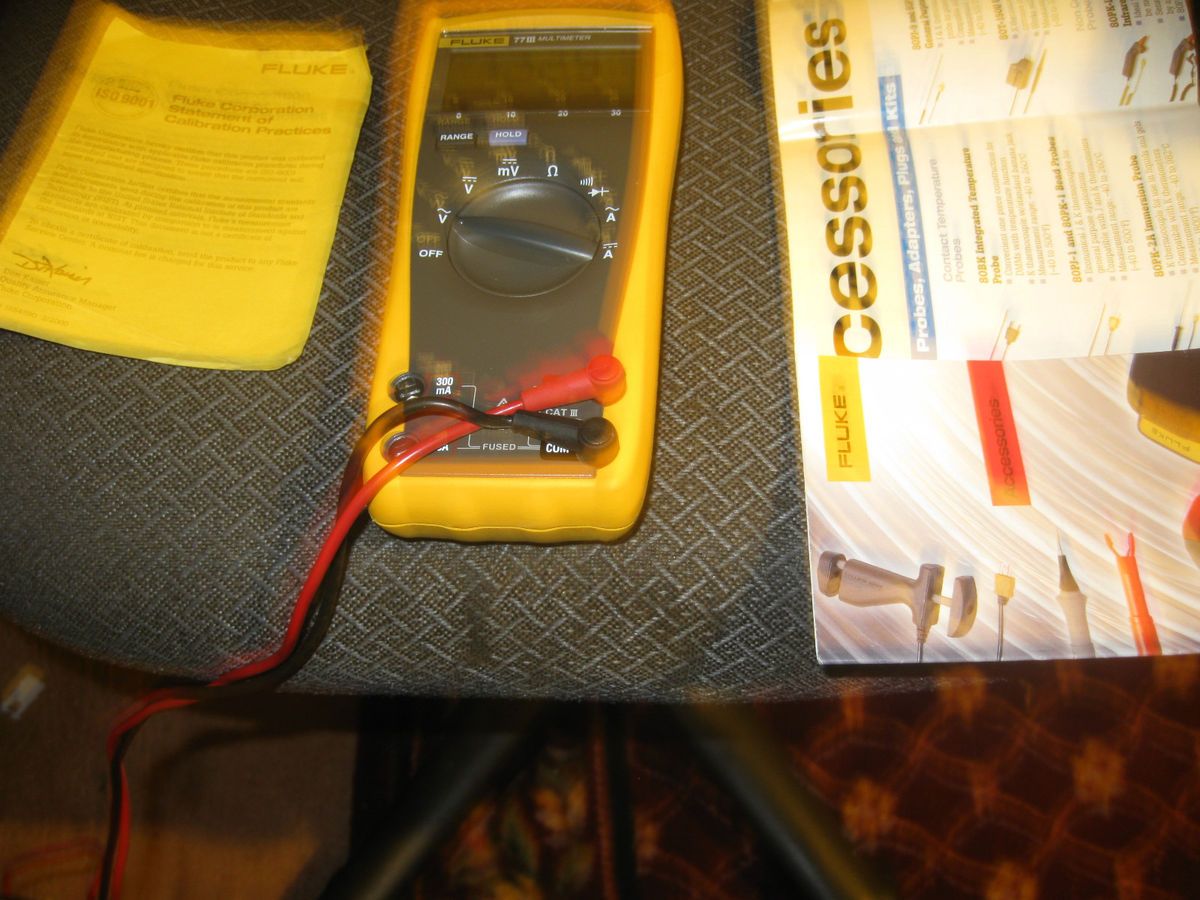  Fluke 77III Multimeter