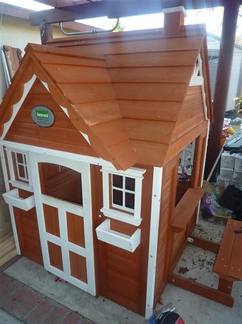 cute playhouse with all the trimmings to make it the neighborhoods 