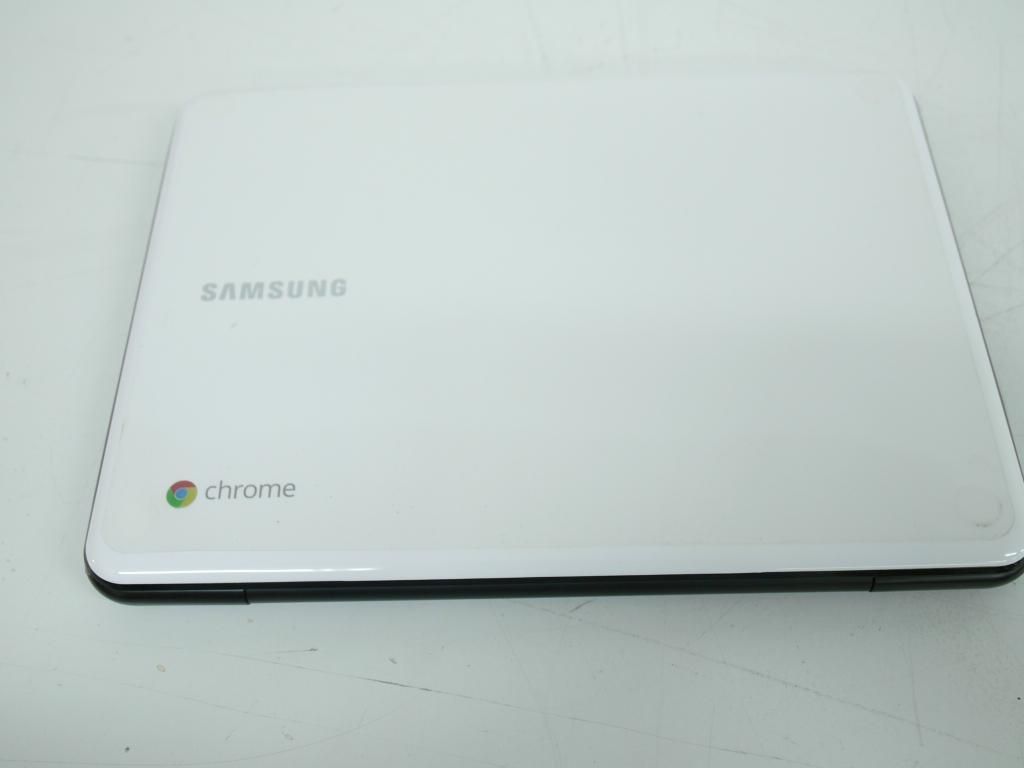 Samsung Series 5 XE500C21 A01 Chromebook 12 1in White Netbook