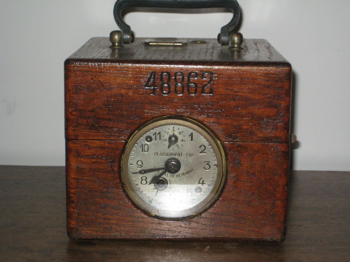 Antique pigeon race timer clock case racing PLASSCHAERT FRERES 48862