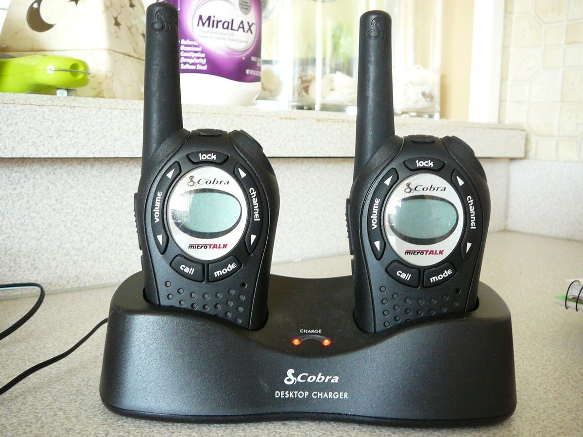 Pair Cobra Microtalk GA Cl PR560 2 Way Walkie Talkie Radios w/ Desktop