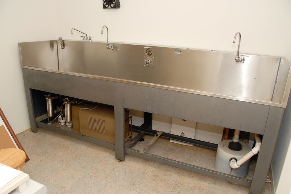  Darkroom Processing Sink