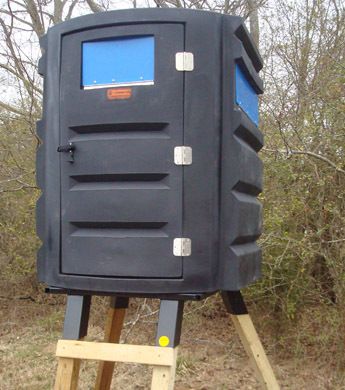 Man Deer Stand Elevated Ground Hunting Blind