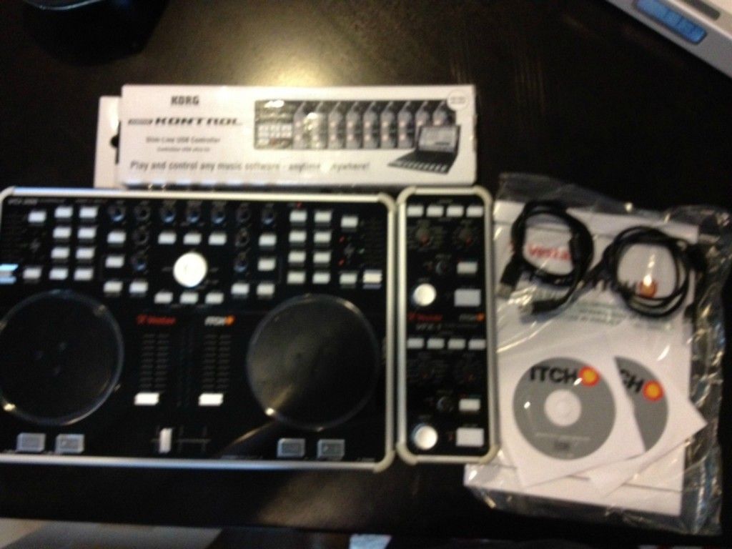 Vestax VCI 300 Serato ITCH Computer DJ Controller w Vestax VFX 1