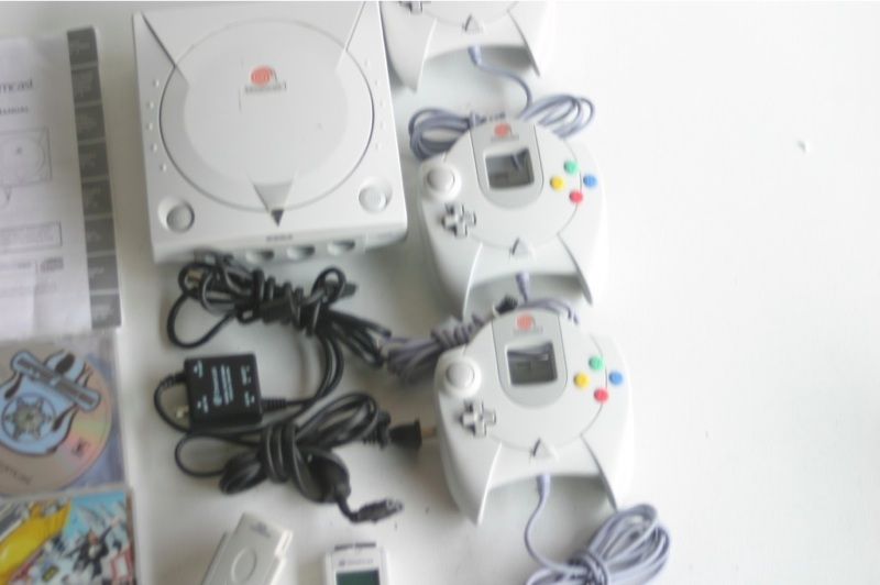 Sega Dreamcast Vintage Video Console 3 Game Bundle