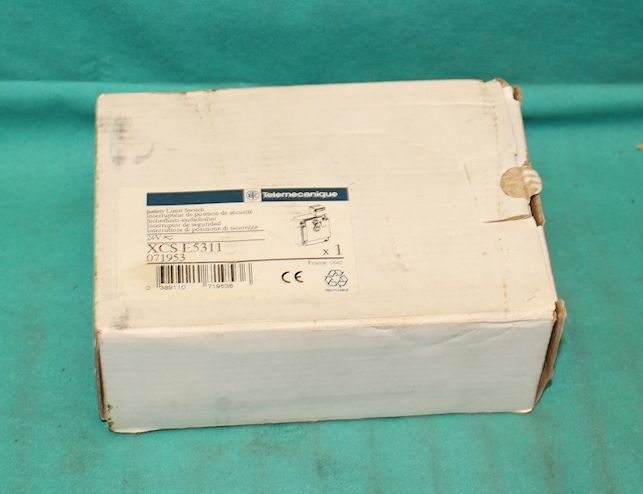 Telemecanique XCS E5311 XCS E Safety Limit Switch Interlock NEW