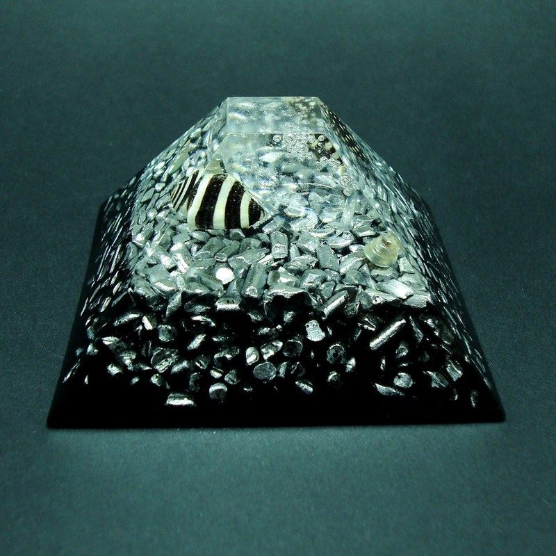 Orgonite, orgonit, cristal de roche, ondes électromagnétiques, hhg