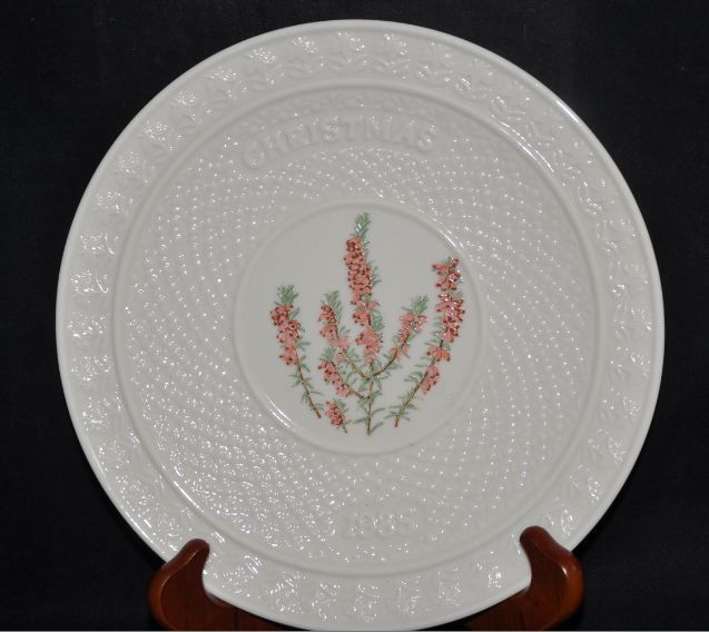 BELLEEK 1985 Christmas Plate   Erica Erigena Sprig of Heather