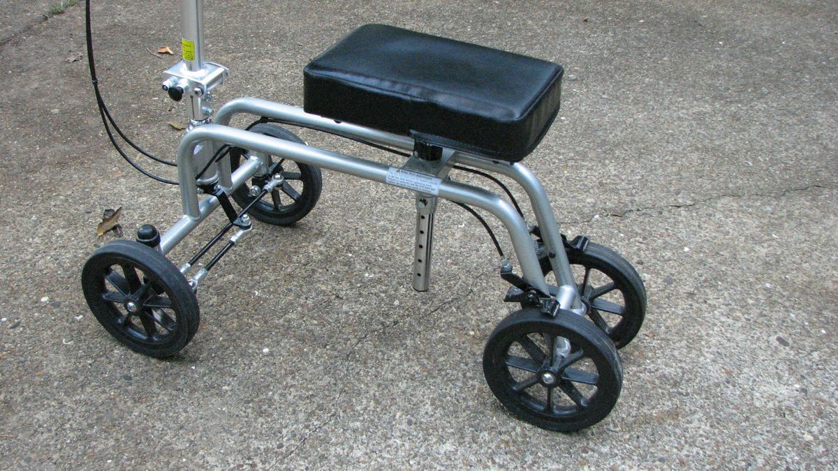 EssentialFree Spirit Walker Leg Scooter P4000