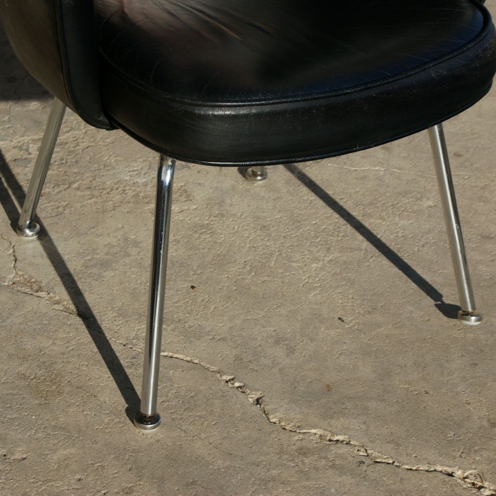 Vintage Black Leather Knoll Saarinen Executive Chair