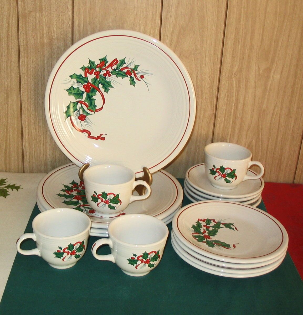 Fiesta Fiestaware Holly & Ribbon Four 4 Piece Place Settings