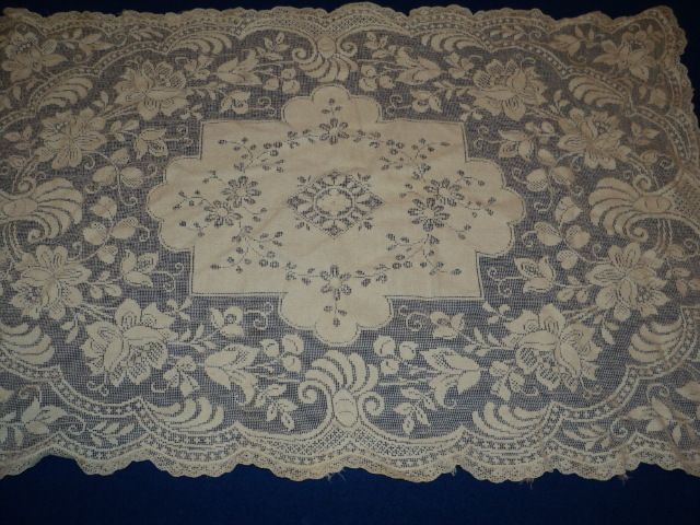 Antique Lace Table Cover Very Lovely Floral Designs