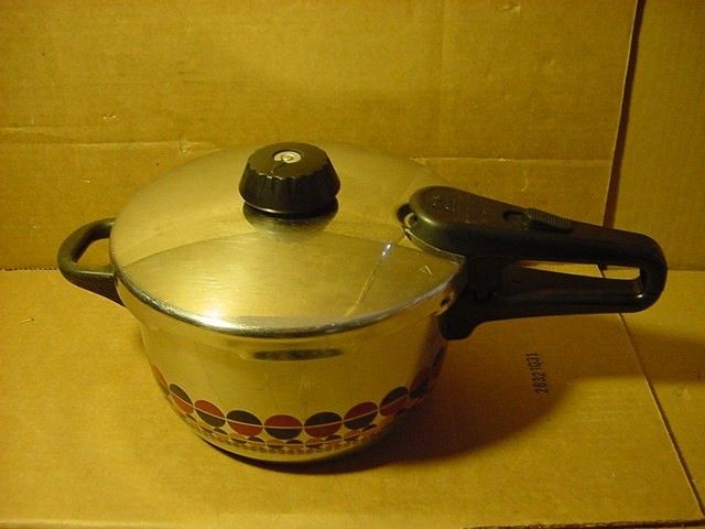 VINTAGE FISSLER VITAVIT PRESSURE COOKER POT