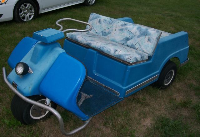 HARLEY DAVIDSON GOLF CART, THREE WHEEL  RUNS  GAS