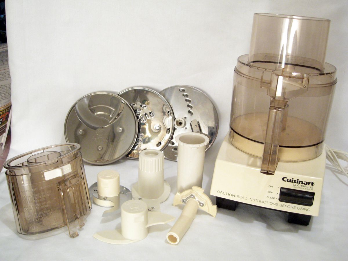  DLC 10 Classic 7 Cup Food Processor, Plus Extra Disc   Excellent Cond