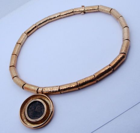 Ladies 18K Yellow Gold Designer Elizabeth Gage Necklace