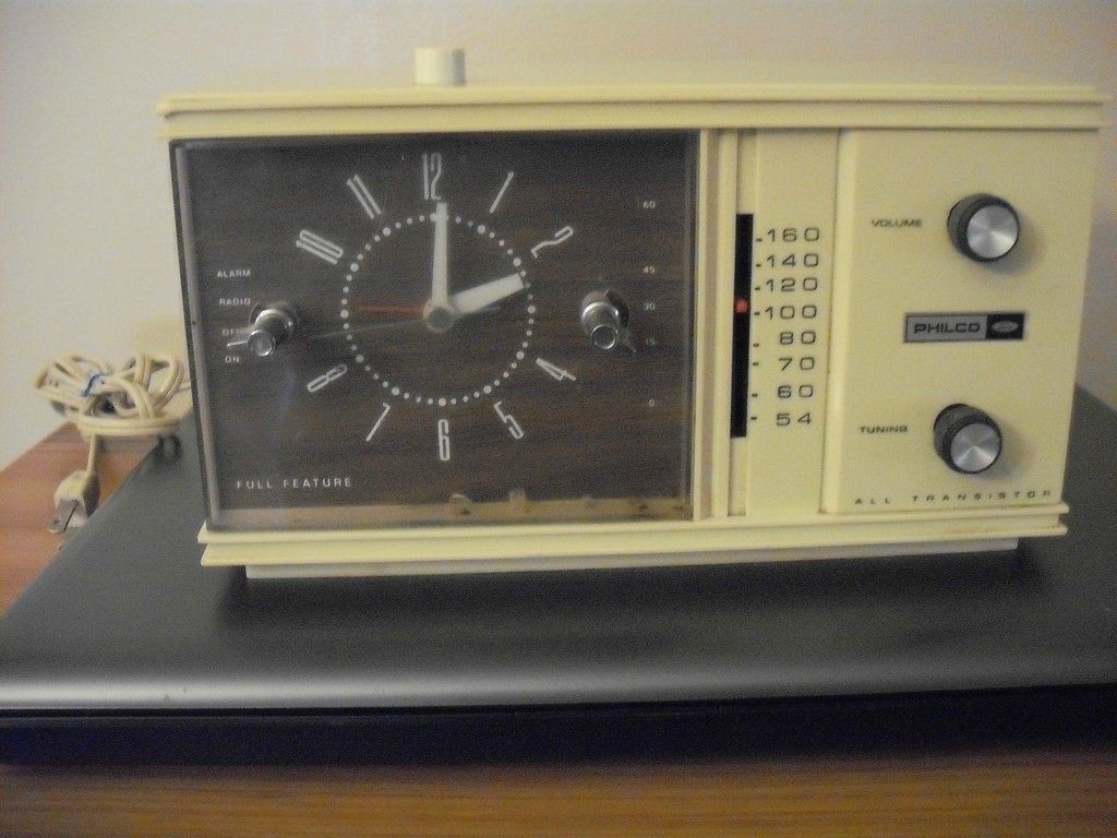 VINTAGE PHILCO ford CLOCK TRANSISTOR RADIO ALL TRANSISTOR RADIO WORKS