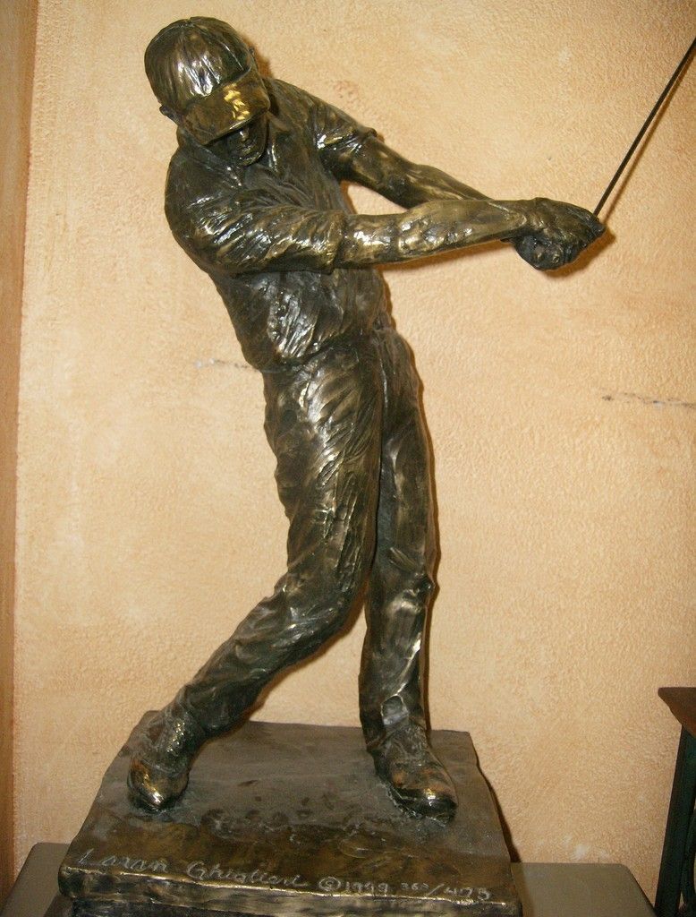 Laran Ghiglieri Golf Statue 368 475 Eagle Approach