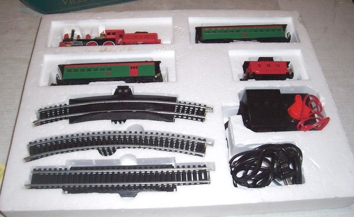  HERITAGE VILLAGE EXPRESS  HO TRAIN & TRACK SET   COMPLETE & WORKING