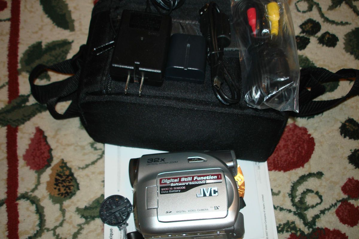 JVC GR D371U Camcorder