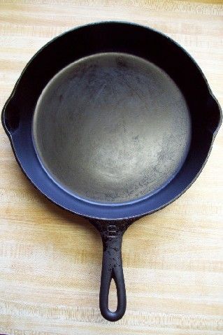 Vintage Griswold 704 B #8 Cast Iron Skillet Fry Pan Erie PA., U.S.A