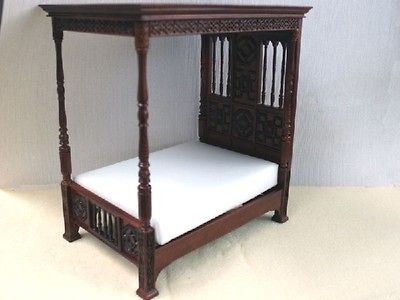 Dolls house miniature bedroom furniture Tudor four poster bed