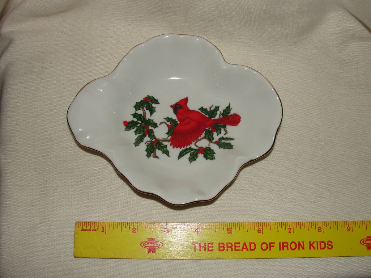   Lefton china candy nut dish features a cardinal on sprig of holly