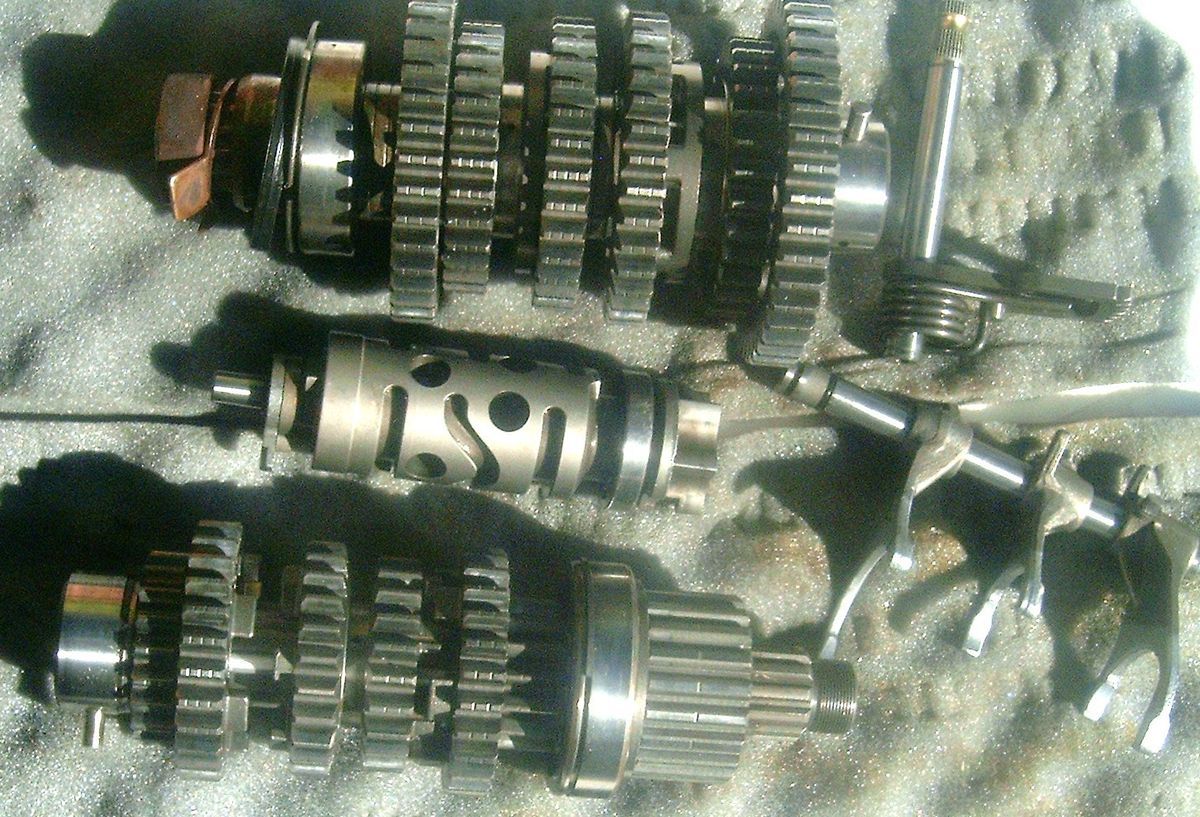 97 01 Triumph 955i 955 TRANSMISSION ASSEMBLY W/ FORKS DRUM, SHAFT