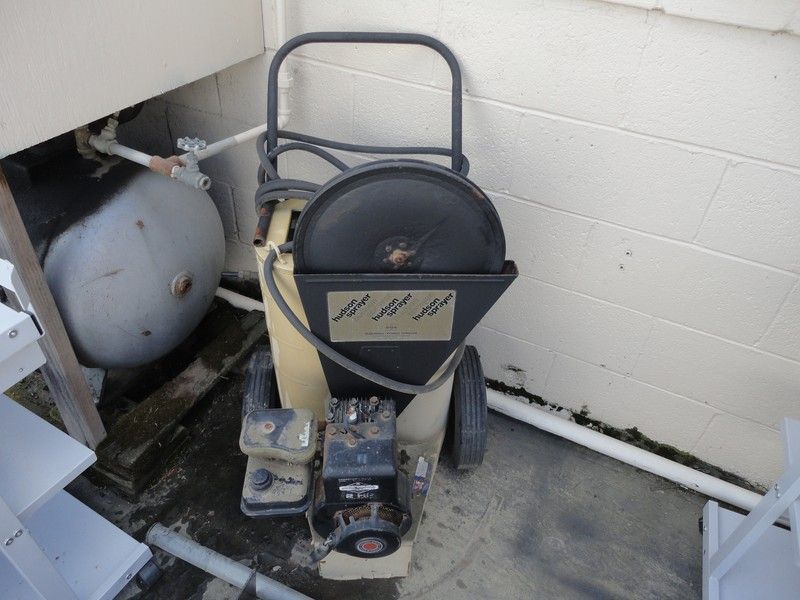 Hudson Sprayer 10 Gal Model 42025 Gas 2HP Briggs Stratton