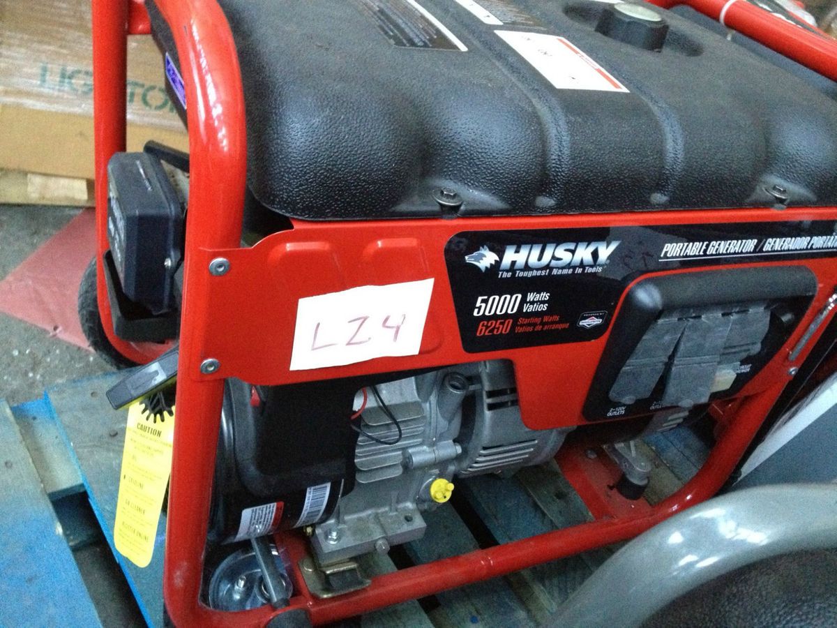 Husky 30436 5000 Watt Gasoline Powered Generator w Briggs and Stratton