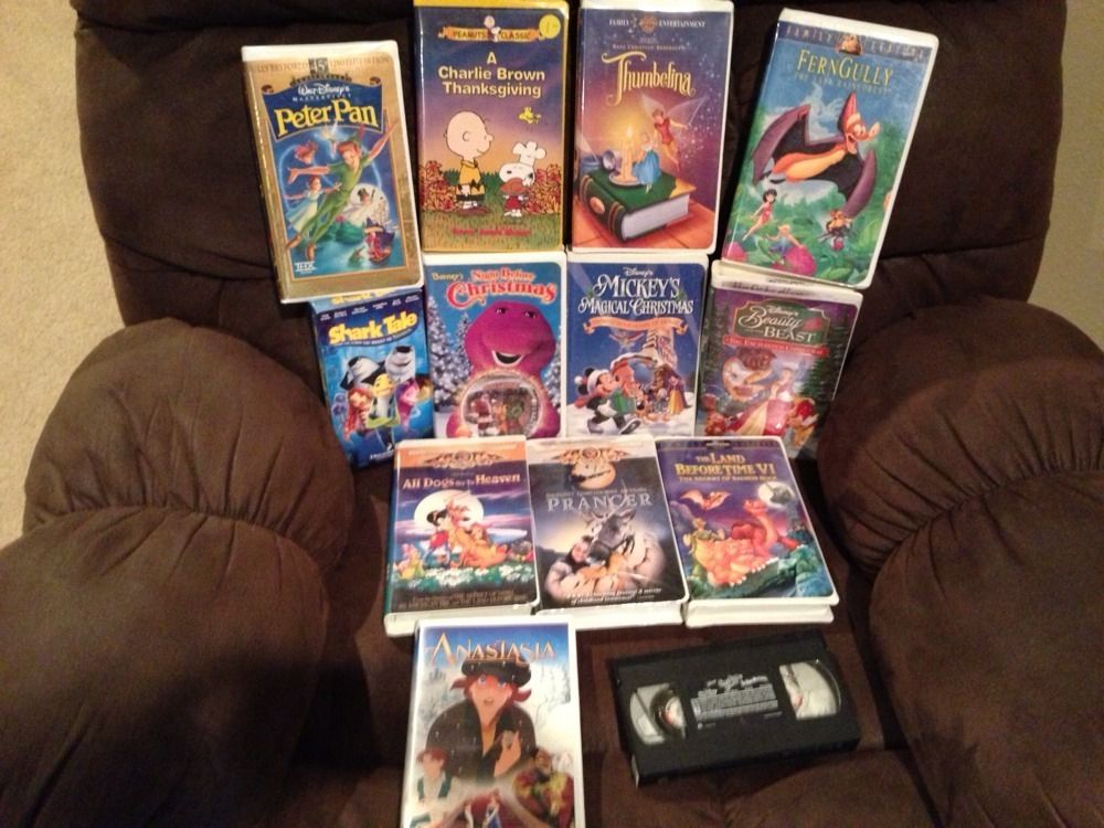 Huge Lot of VHS Movies Includes Disneys Peter Pan Beauty The Beast 11