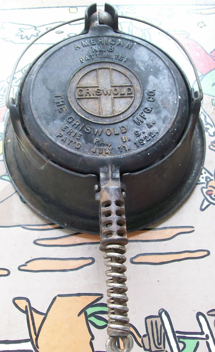 ANTIQUE VINTAGE CAST IRON COOKWARE GRISWOLD WAFFLE MAKER 88 JULY 1922