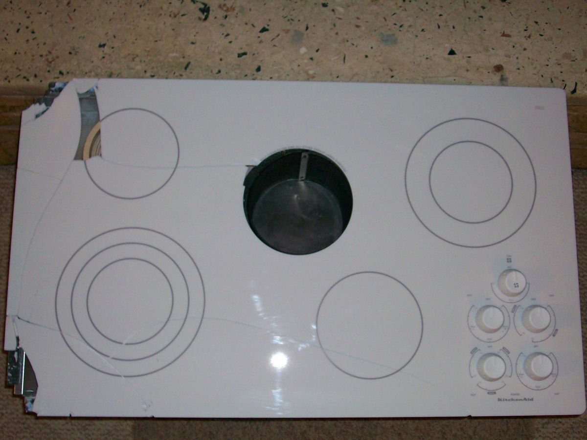 New KitchenAid White Cooktop Model KECD866R