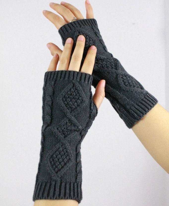 Soft Feeling Rhombus Twist Handmade Knit Fingerless Gloves
