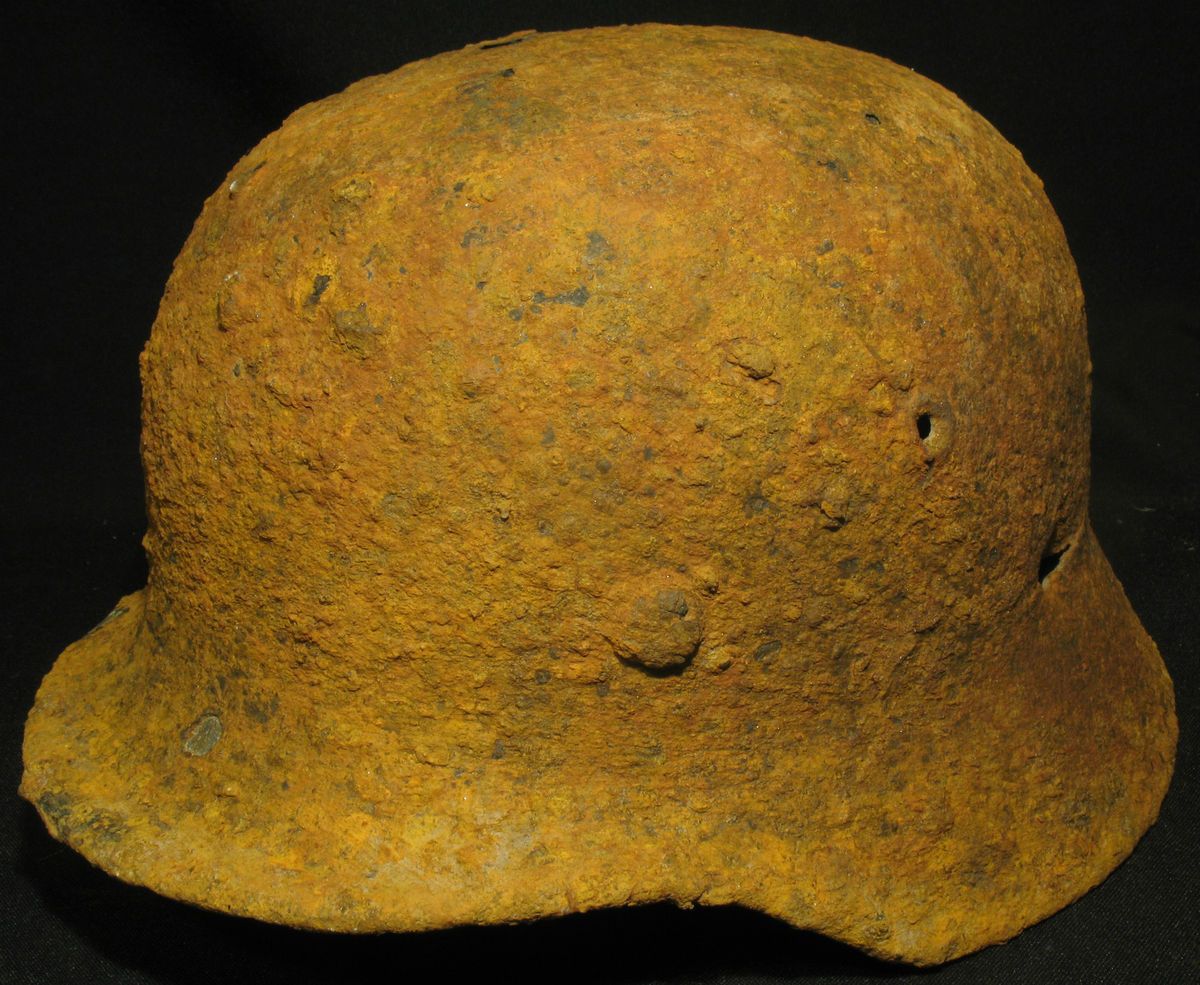  RELIC LUFTWAFFE M40 BATTLE DAMAGED COMBAT HELMET dug out in KURLAND