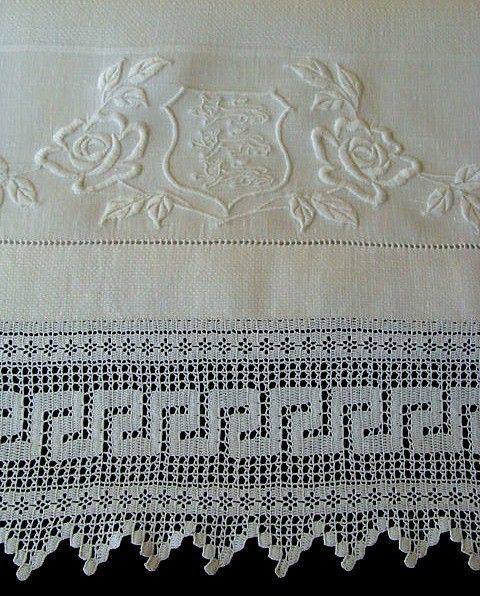 MAGNIF Antique Linen Show Towel DEEP LACE Coat of Arms Victorian
