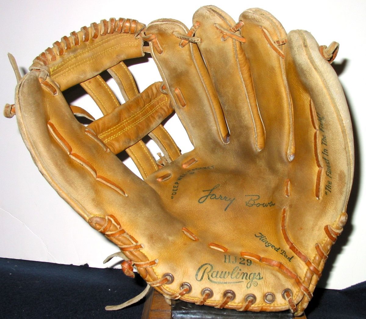 Big Larry Bowa Rawlings Vintage Baseball Glove Wingtip Phillies Cubs