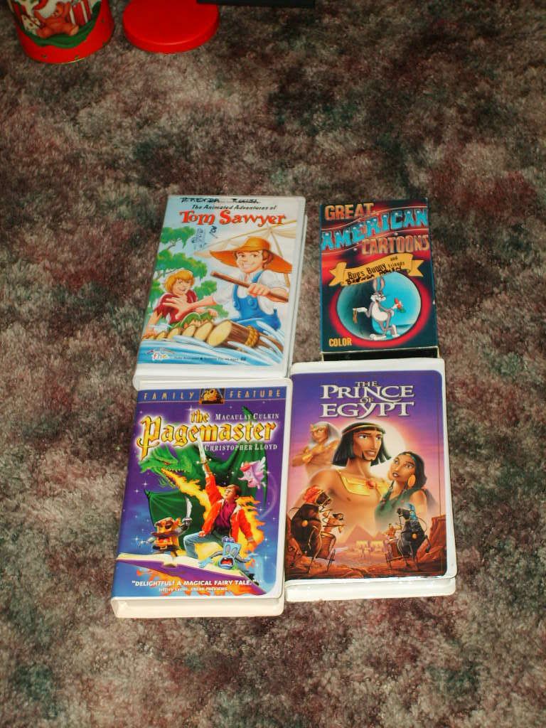 Lot/4 VHS MOVIES Cartoons Children TOM SAWYER BUGS BUNNY & FRIENDS