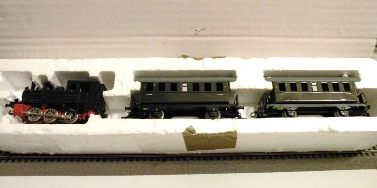 MARKLIN Marklin VINTAGE TRAIN SET WITH ONE STEAM ENGINE 3029 SCALE HO ...