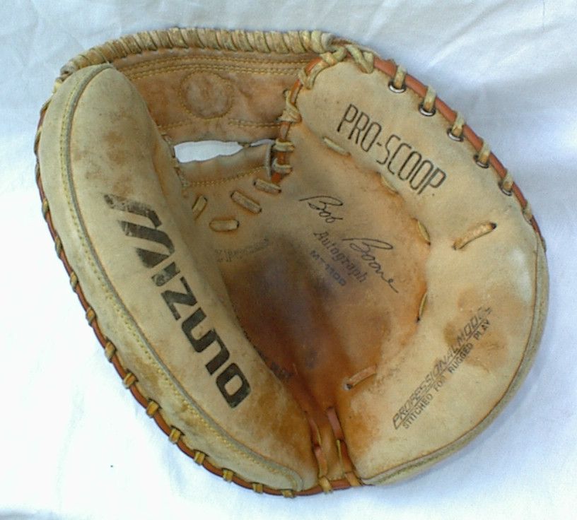 VINTAGE MIZUNO BOB BOONE AUTOGRAPH MT 1100 CATCHERS MITT BASEBALL