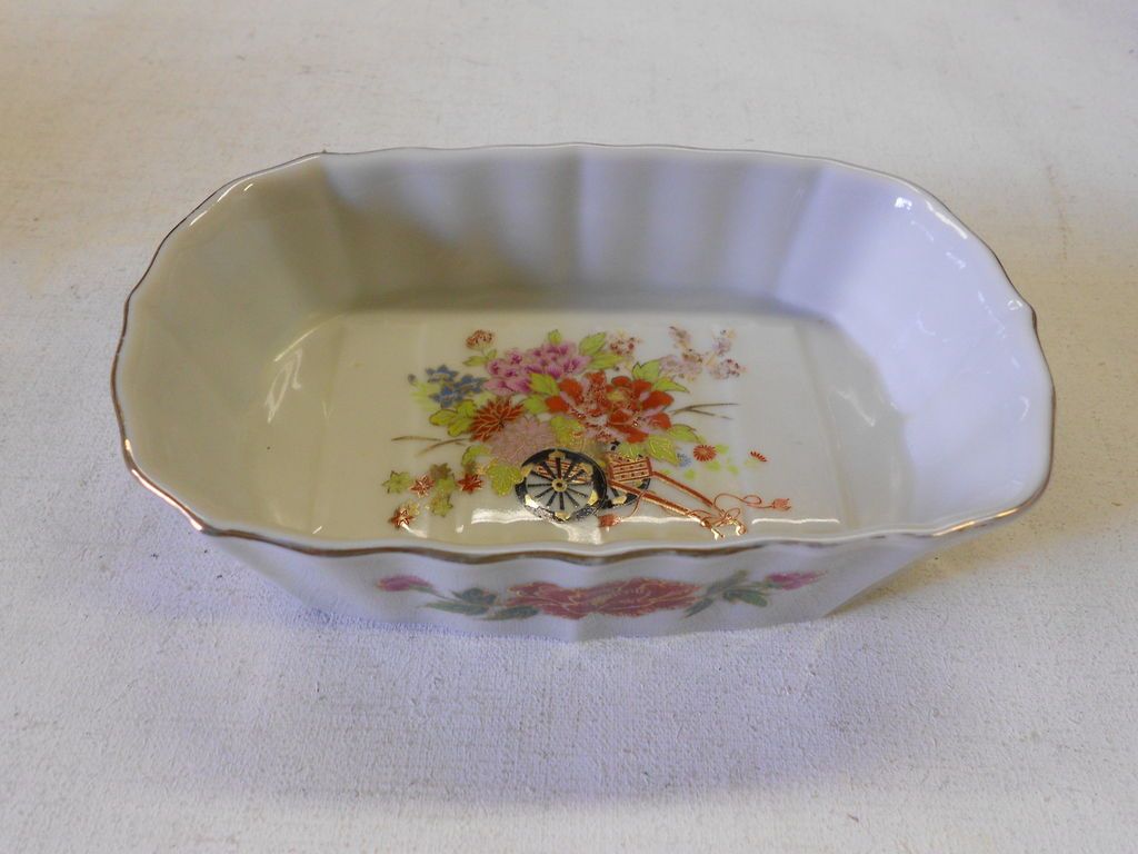 FREE SHIP IN US Vintage Oriental Soap Dish. Davar. Japan. No Chips or