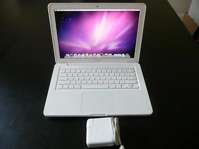 Apple MacBook Core2Duo 2.26GHz 2GB 250GB 13 Unibody MC207LL/A