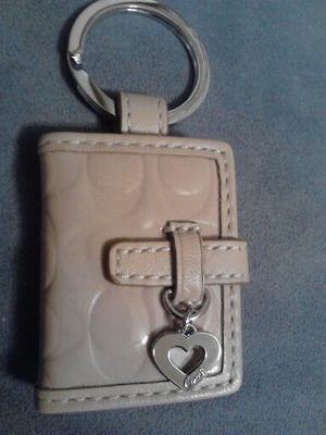 AUTHENTIC COACH KEYCHAIN HANDBAG CHARM MINI PHOTO WALLET BEIGE PATENT