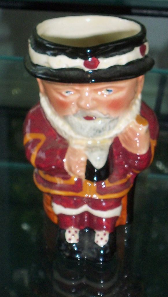 Beefeater Toby Jug Shorter England Crown Devon