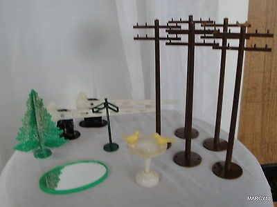 10 VTG PLASTIC RAILROAD ACCESSORIES BIRDBATH TELEPHONE POLES STANDARD