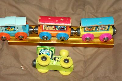 RARE BRIO 4pc Sesame Street TRAIN SET~FITS WOOD TRACK