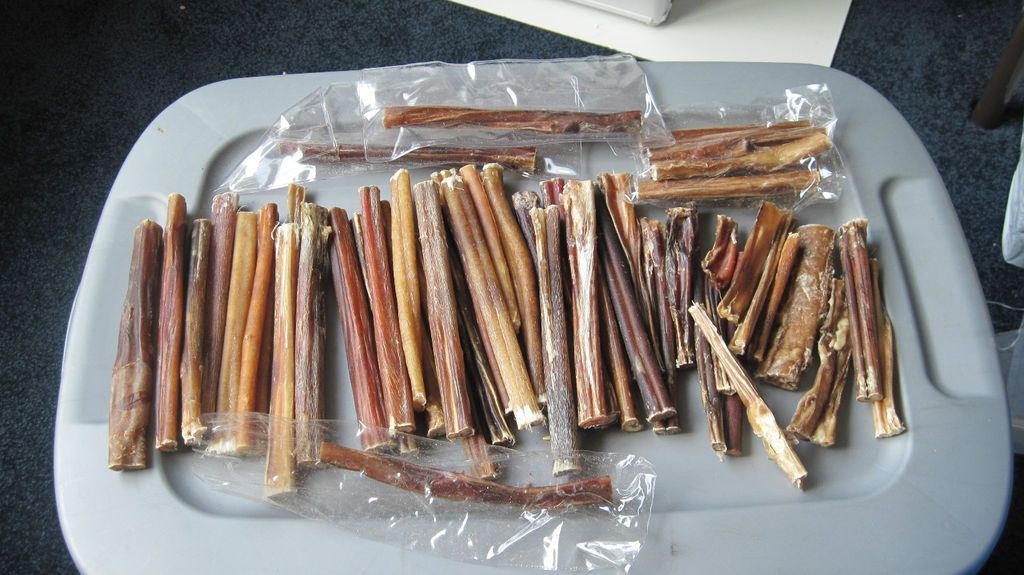 53(45) Dog Bully Sticks♥ (8) Pig ears♥ Various sizes 6.5 3.5