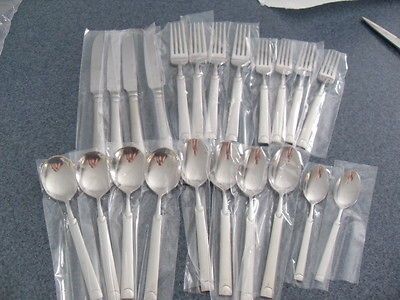 Newly listed Oneida Flatware Glossy Cirrus 18/10 New 22pc Serv 4